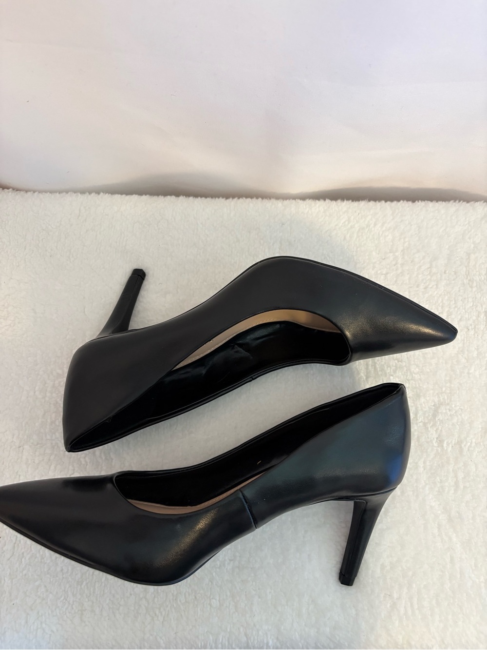 Never worn - Kelly & Katie Black Pointed Toe Pumps - size 7